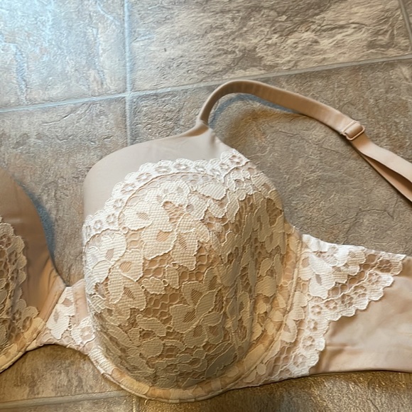 Victoria’s Secret Bra - Body by Victoria Lined Perfect Coverage - Picture 6 of 6